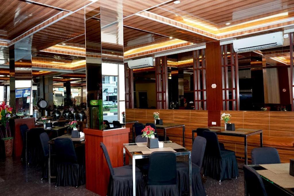 Ren'Z Hotel Pangkal Pinang Ngoại thất bức ảnh